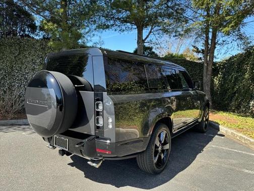 2025 Land Rover Defender V8