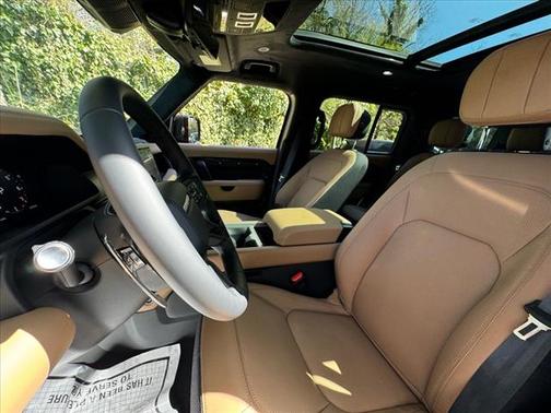 2025 Land Rover Defender V8