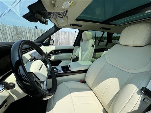 2025 Land Rover Range Rover P530 SE