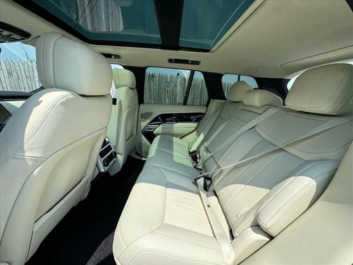 2025 Land Rover Range Rover P530 SE