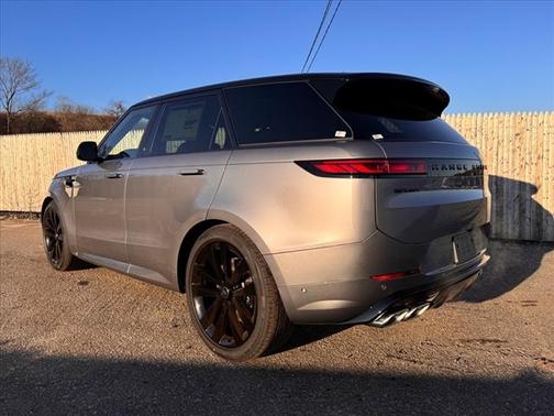 2025 Land Rover Range Rover Sport SE