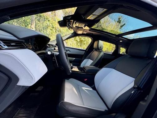 2026 Land Rover Range Rover Velar P250 SE R-Dynamic