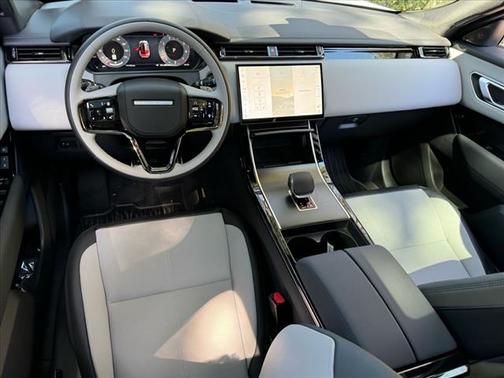 2026 Land Rover Range Rover Velar P250 SE R-Dynamic