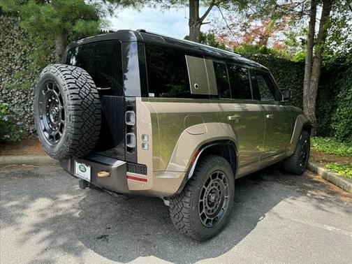 2025 Land Rover Defender OCTA