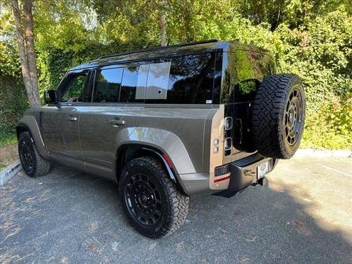 2025 Land Rover Defender OCTA