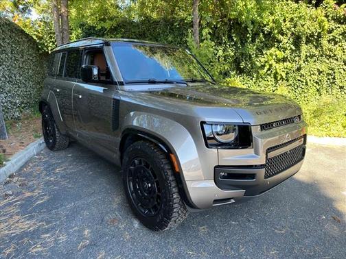 2025 Land Rover Defender OCTA