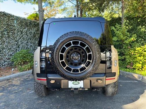 2025 Land Rover Defender OCTA