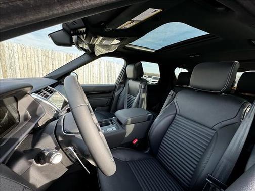 2025 Land Rover Discovery P300 S