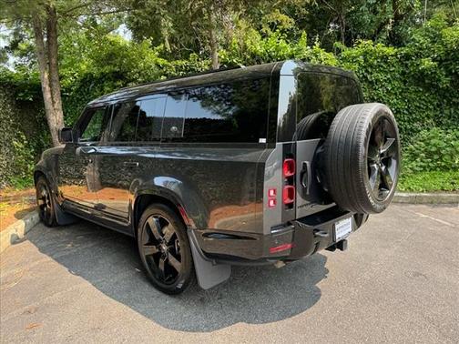 2023 Land Rover Defender 130 X-Dynamic SE