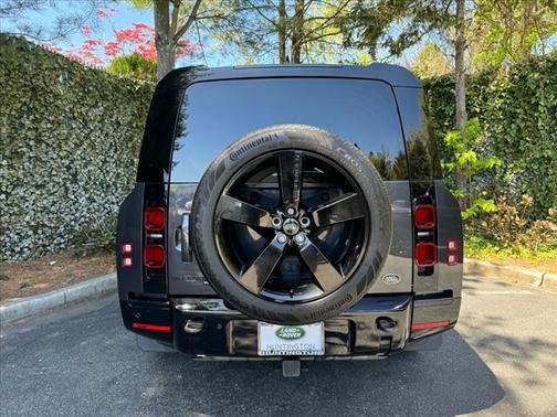 2023 Land Rover Defender 130 X-Dynamic SE