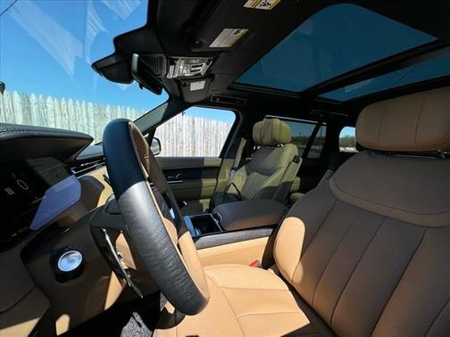 2025 Land Rover Range Rover AUTOBIO