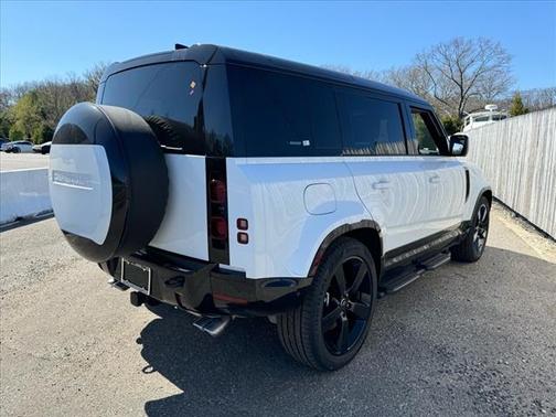 2025 Land Rover Defender P500 X-Dynamic SE