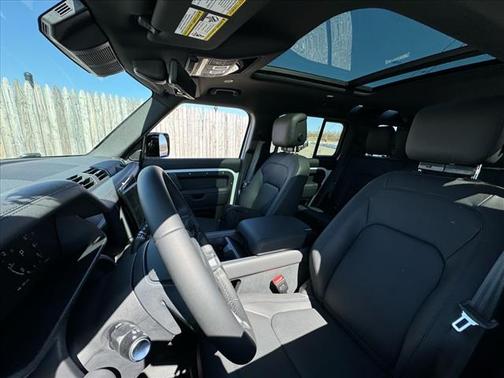 2025 Land Rover Defender P500 X-Dynamic SE