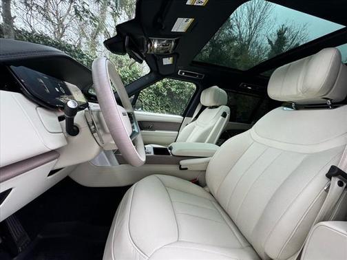 2025 Land Rover Range Rover AUTOBIO
