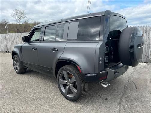 2025 Land Rover Defender 110 V8