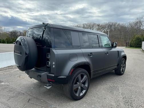 2025 Land Rover Defender 110 V8