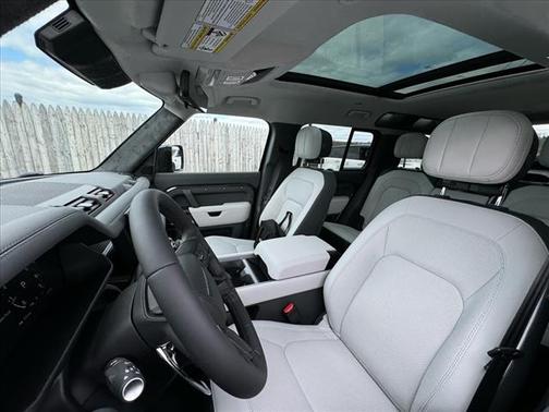 2025 Land Rover Defender 110 V8