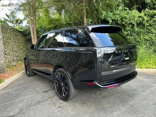 2025 Land Rover Range Rover P400 SE