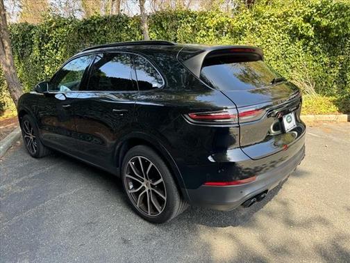 2023 Porsche Cayenne Platinum Edition