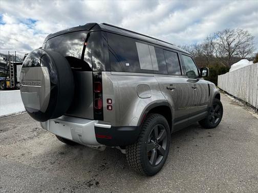 2025 Land Rover Defender P400 S