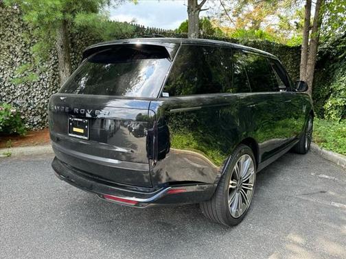 2025 Land Rover Range Rover P530 SE