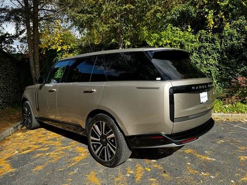 2023 Land Rover Range Rover SE LWB
