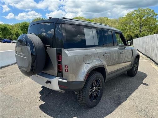 2025 Land Rover Defender P400 S