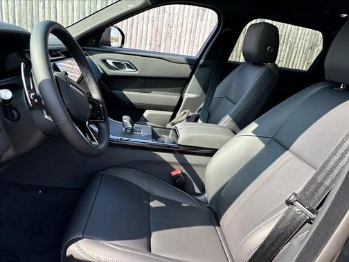 2026 Land Rover Range Rover Velar P250 SE R-Dynamic