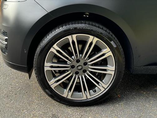 2025 Land Rover Range Rover P530 SE