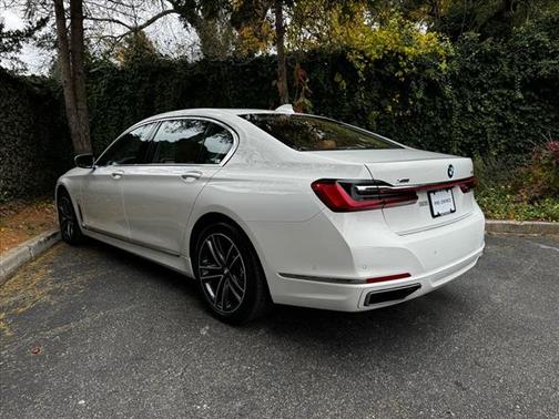 2021 BMW 750 i xDrive