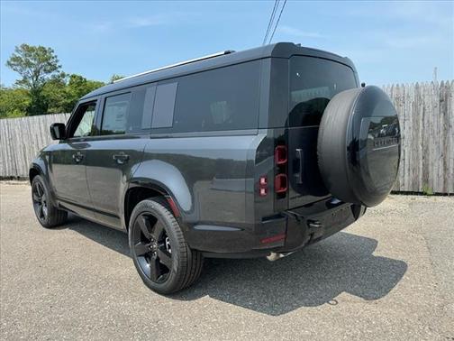 2025 Land Rover Defender P400 X-Dynamic SE