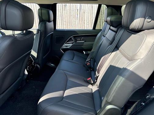 2025 Land Rover Range Rover P530 SE 7 Seat