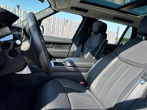 2025 Land Rover Range Rover P530 SE 7 Seat