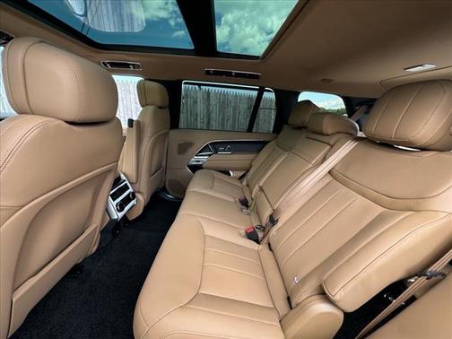 2025 Land Rover Range Rover P530 SE 7 Seat