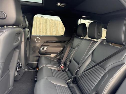 2025 Land Rover Discovery P300 S