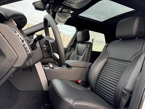 2025 Land Rover Discovery P300 S