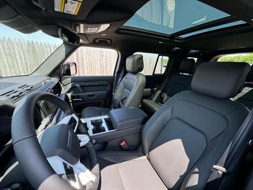 2025 Land Rover Defender P500 X-Dynamic SE