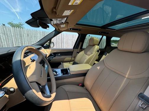 2025 Land Rover Range Rover P400 SE 7 Seat