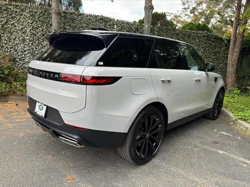 2025 Land Rover Range Rover Sport SE