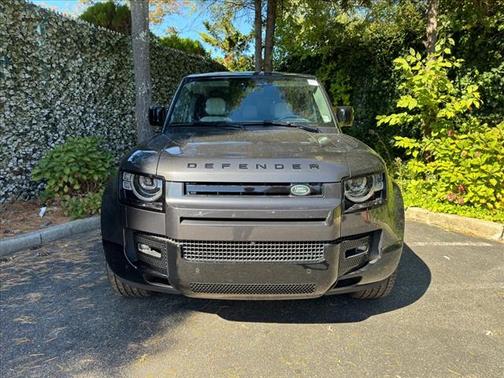 2025 Land Rover Defender 110 V8