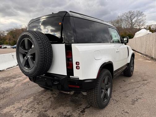 2025 Land Rover Defender P400 X-Dynamic SE