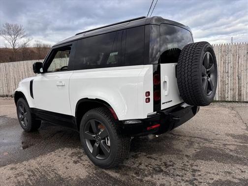 2025 Land Rover Defender P400 X-Dynamic SE