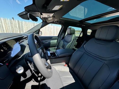 2025 Land Rover Range Rover Sport SE