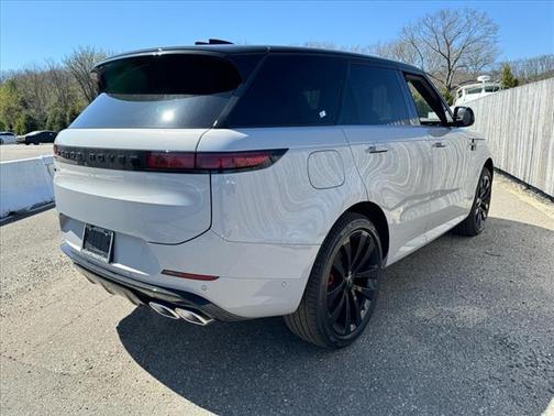 2025 Land Rover Range Rover Sport SE