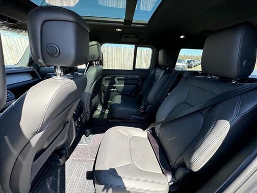 2025 Land Rover Defender P400 X-Dynamic SE