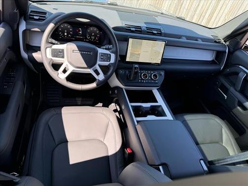 2025 Land Rover Defender P400 X-Dynamic SE