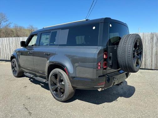2025 Land Rover Defender P400 X-Dynamic SE
