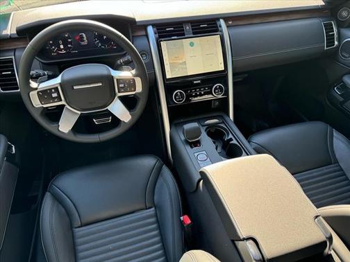 2025 Land Rover Discovery P360 Dynamic SE