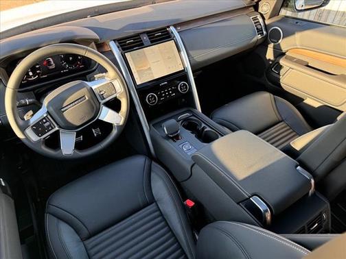 2025 Land Rover Discovery P360 Dynamic SE