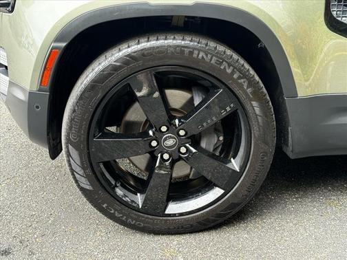 2023 Land Rover Defender 130 SE